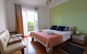 B&B 